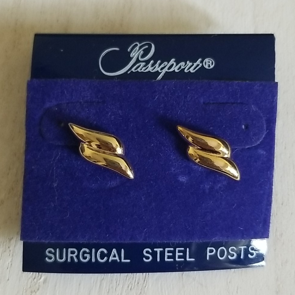Gold Tone 1980s Earrings